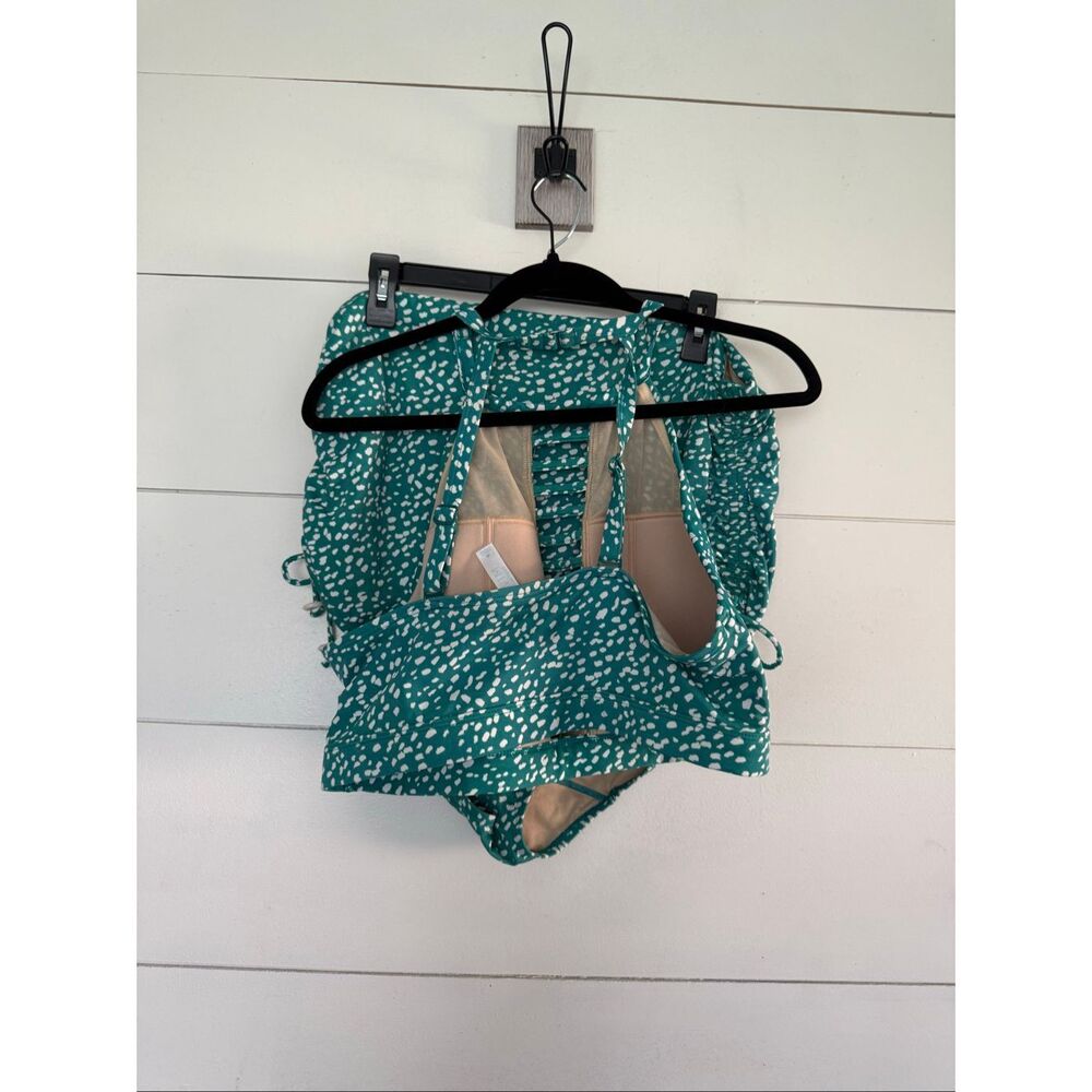 Cacique Women’s 18 Green White Patterned Swim Suit Plus Size - Picture 3 of 8